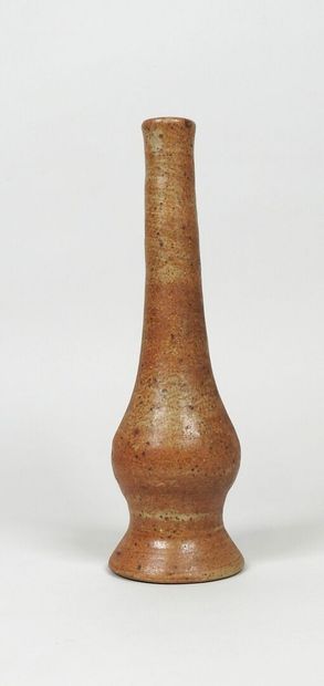 École XXe. 
Vase soliflore en céramique....