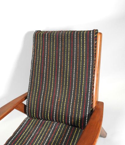 Fauteuil en bois, garniture de tissu et laine...