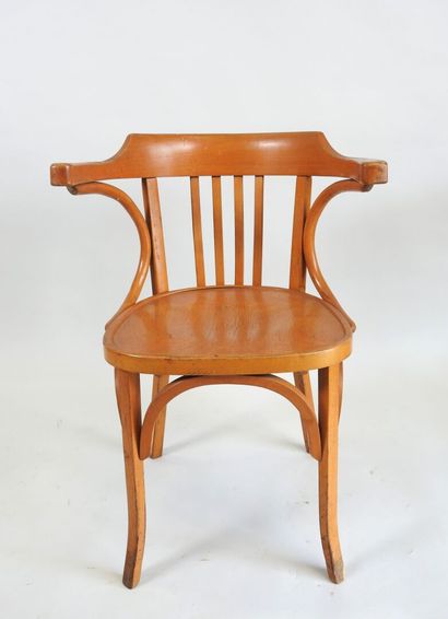 BAUMANN, XXe.
Fauteuil en bois courbé, le...