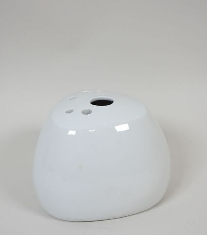 VIREBENT, XXe.
Pique fleurs en porcelaine...