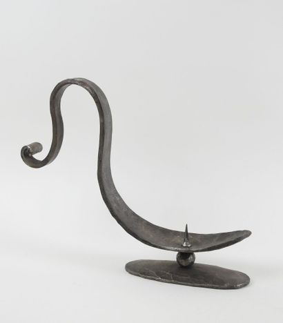 Bougeoir ou pique-cierge en fer forgé de...