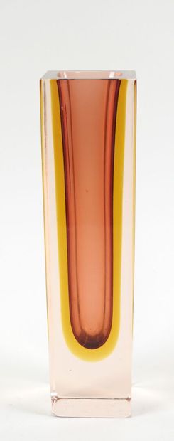 MURNAO, XXe.
Vase rectangulaire modèle 