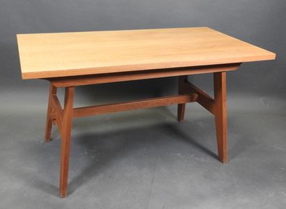René GABRIEL (1890-1950).
Table rectangulaire...