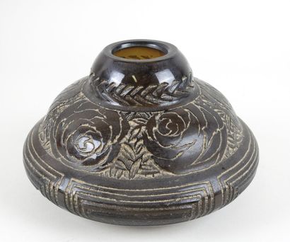 KRIEGEL (XXe).
Vase en verre teinté mauve...