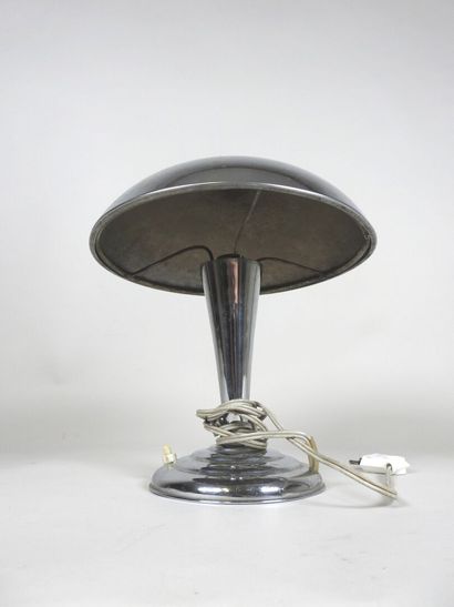 Lampe de bureau en métal chromé, le pied...