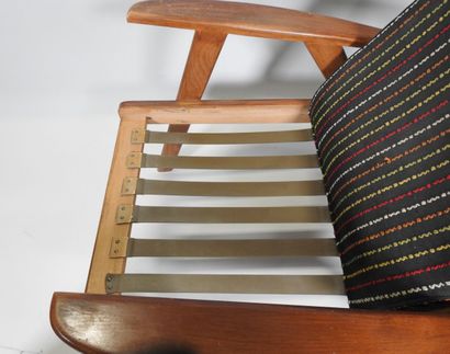 Fauteuil en bois, garniture de tissu et laine...
