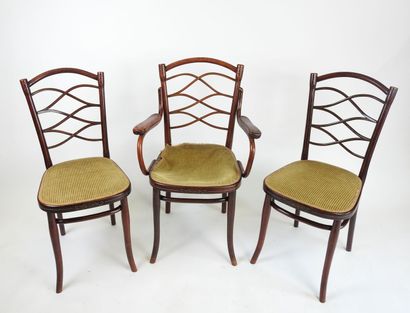 THONET.
Ensemble comprenant un fauteuil et...