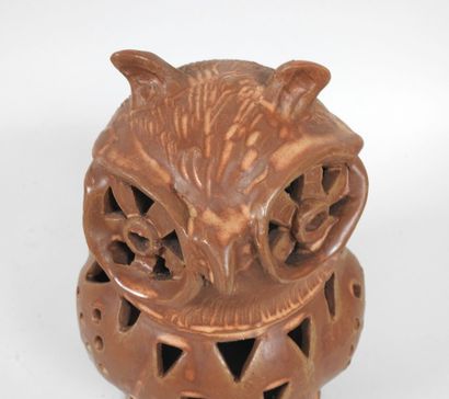 POTERIE de MEYSSAC, XXe.
Veilleuse en céramique...