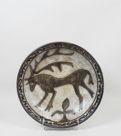 Poterie d 'OZON (Xxe).
Coupe circulaire en...