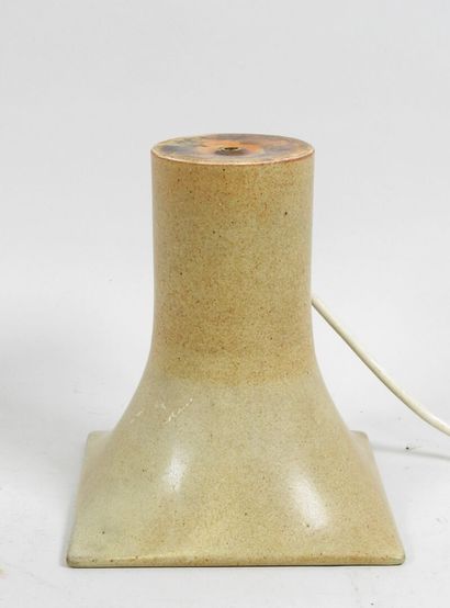 Élément de lampe en céramique.
Travail XXe.
19,5...