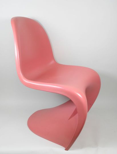 Verner PANTON (1926-1998), d'après.
Chaise...