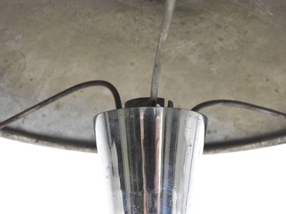 Lampe de bureau en métal chromé, le pied...