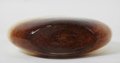 Vase soliflore en verre teinté beige et marron.
XXe.
20...