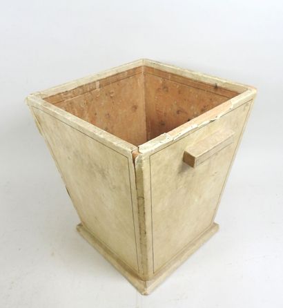 Corbeille en bois recouvert de parchemin,...