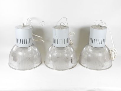 Lot de trois plafonniers en plastique et...