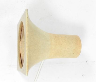 Élément de lampe en céramique.
Travail XXe.
19,5...