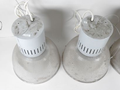 Lot de trois plafonniers en plastique et...