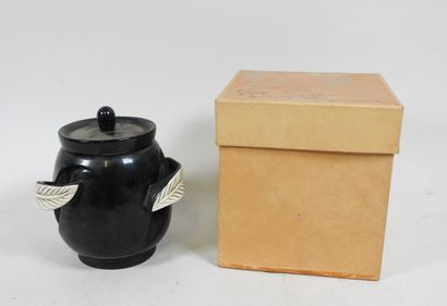 VERCERAM à VALLAURIS, XXe.
Petit pot couvert...
