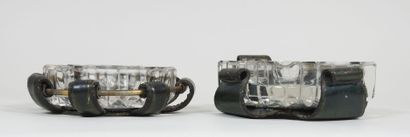 Deux cendriers en verre taillé dont un circulaire...