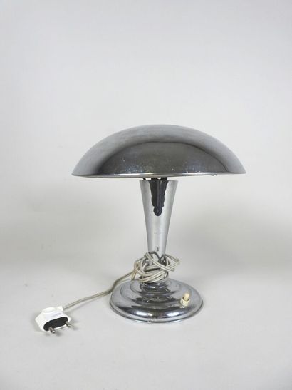 Lampe de bureau en métal chromé, le pied...