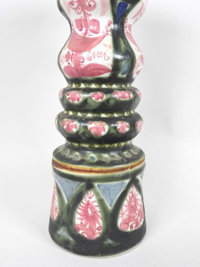 André L'HELGUEN (1935) pour KERALUC QUIMPER.
Vase...