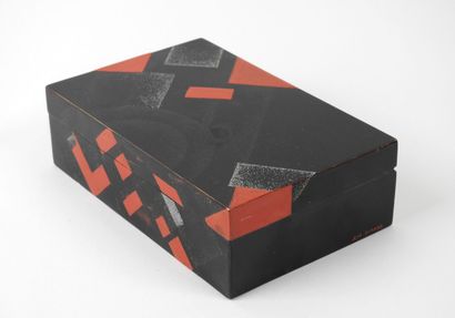 Jean DUNAND (1877-1942).
Boite rectangulaire...