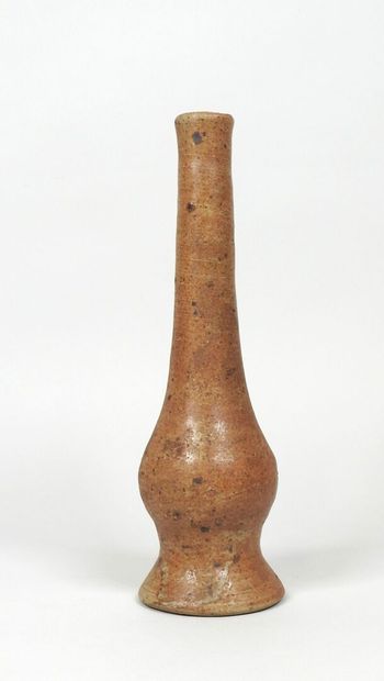 École XXe. 
Vase soliflore en céramique....