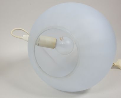 Paire de lampes en verre teinté bleu en forme...