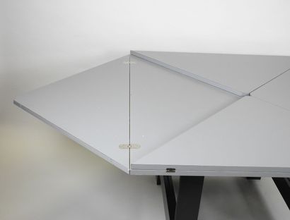 Table à plateau carré portefeuille en stratifié...