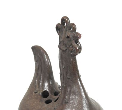 École XXe. 
Vase en céramique marron à décor...