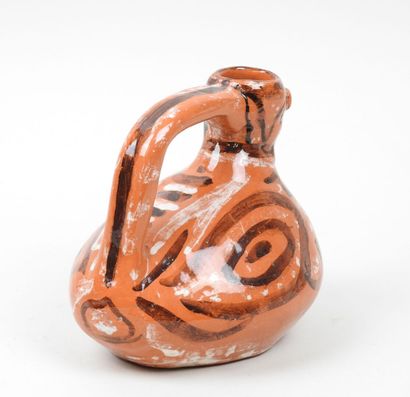 Petit pichet en céramique à glaçure orange...