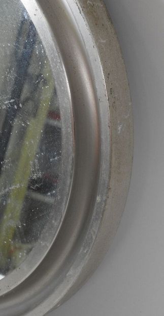 Miroir circulaire en métal.
Travail du XXe.
Diam.:...