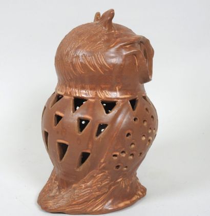 POTERIE de MEYSSAC, XXe.
Veilleuse en céramique...