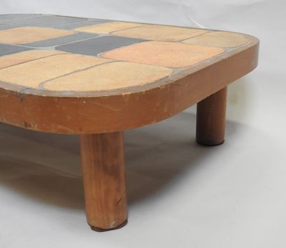 Roger CAPRON (1922-2006).
Table basse rectangulaire...