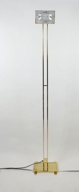 Lampadaire en métal doré.
Travail du XXe.
H.:...