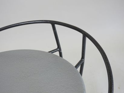 Olivier MOURGUE (1939).
Tabouret en métal...