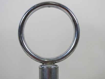 Porte bouteilles en métal tubulaire chromé...