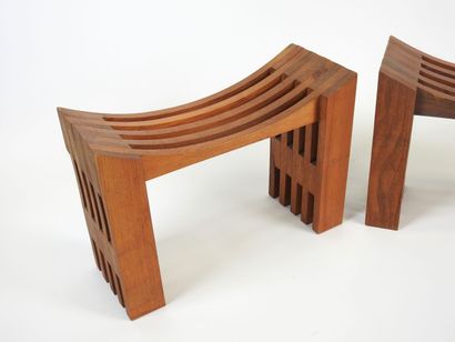 Alain GAUBERT (XXe).
Paire de tabourets en...