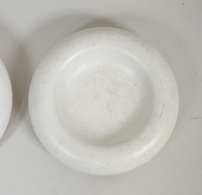 Deux petits vides poches de forme circulaire...