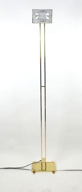 Lampadaire en métal doré.
Travail du XXe.
H.:...