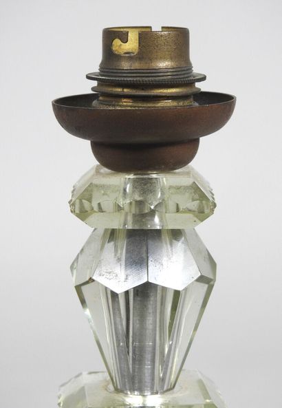 École XXe.
Pied de lampe en verre légèrement...