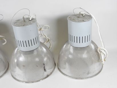 Lot de trois plafonniers en plastique et...