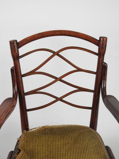 THONET.
Ensemble comprenant un fauteuil et...