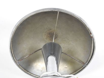 Lampe de bureau en métal chromé, le pied...