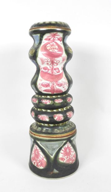 André L'HELGUEN (1935) pour KERALUC QUIMPER.
Vase...