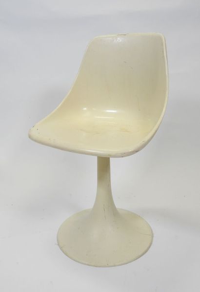 Eero SAARINEN (1910-1961) dans le goût de.
Chaise...