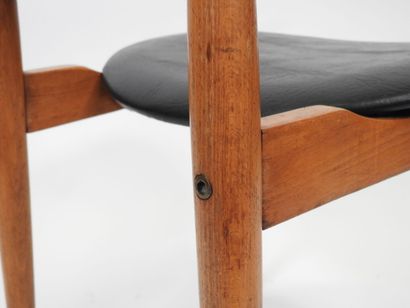 Pierre GUARICHE (1926-1995).
Deux chaises...