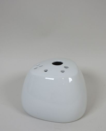 VIREBENT, XXe.
Pique fleurs en porcelaine...