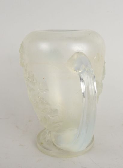 VERLYS, FRANCE (XXe).
Vase à deux anses en...