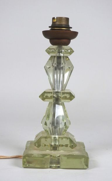 École XXe.
Pied de lampe en verre légèrement...